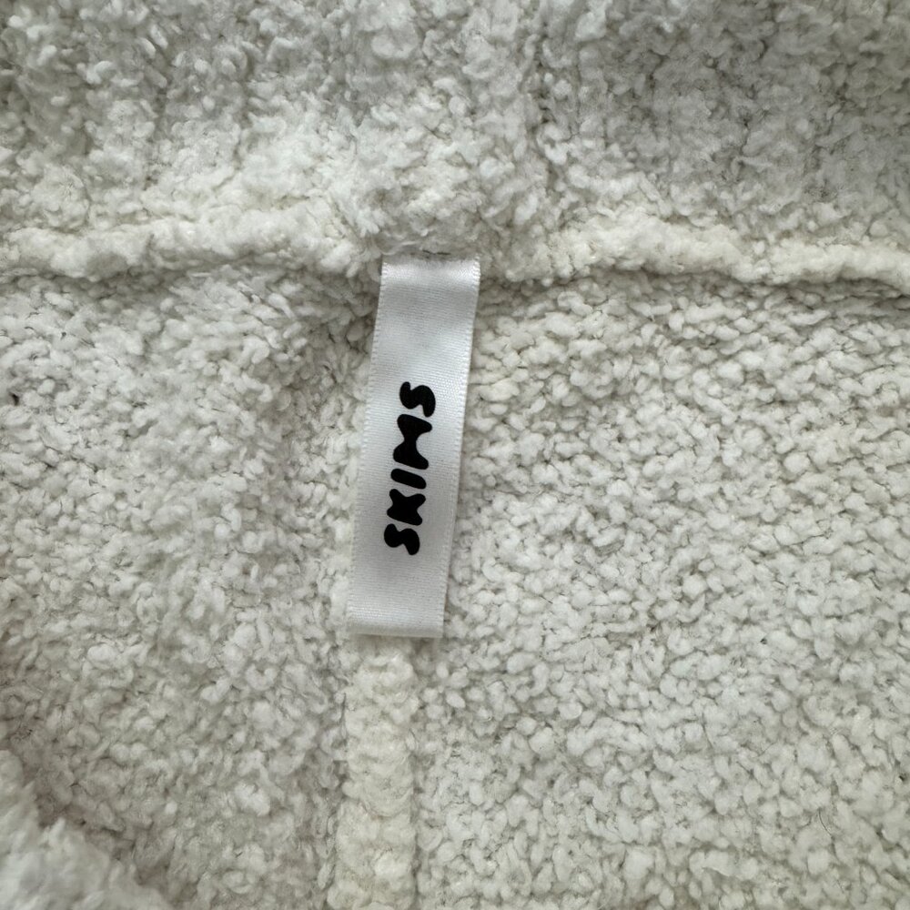 SKIMS Cozy Knit Lounge Shorts Size L/XL White - Picture 2 of 4